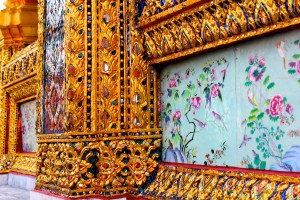 The details are so amazing. I thought this mix of the floral and textile work was beautiful. 